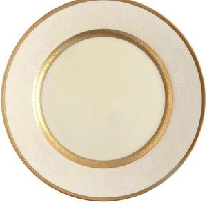 Mikasa Antique Lace Pattern Bread and Butter Plates (6)